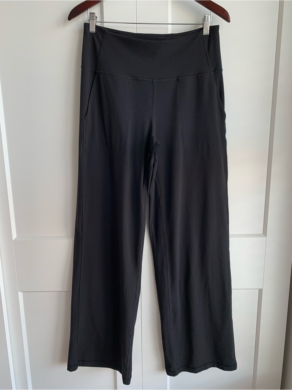 Lululemon Align Hight Rise Wide Leg pant in black size 10